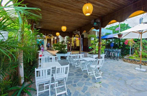 Bán đất tặng Villa mặt kiệt Cửa Đại - Hội An. Vị trí kinh doanh sầm uất bậc nhất tuyến đường Cửa Đại. Giá Tốt (MS227)