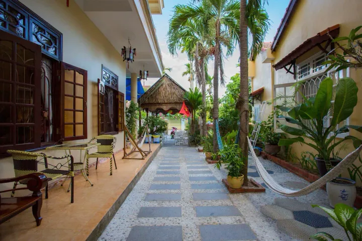 Bán đất tặng Villa mặt kiệt Cửa Đại - Hội An. Vị trí kinh doanh sầm uất bậc nhất tuyến đường Cửa Đại. Giá Tốt (MS227)
