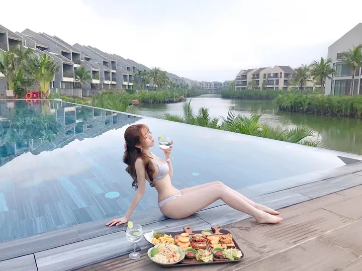 Bán căn Biệt Thự View Sông Hội An - Nằm ngay khu du lịch nổi tiếng Hội An - Sở hữu Bến Du Thuyền sau nhà (MS471)